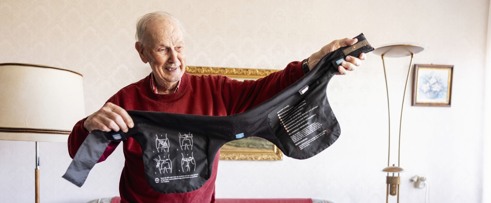 Technologie voor Thuis-ambassadeur toont een heupairbag.